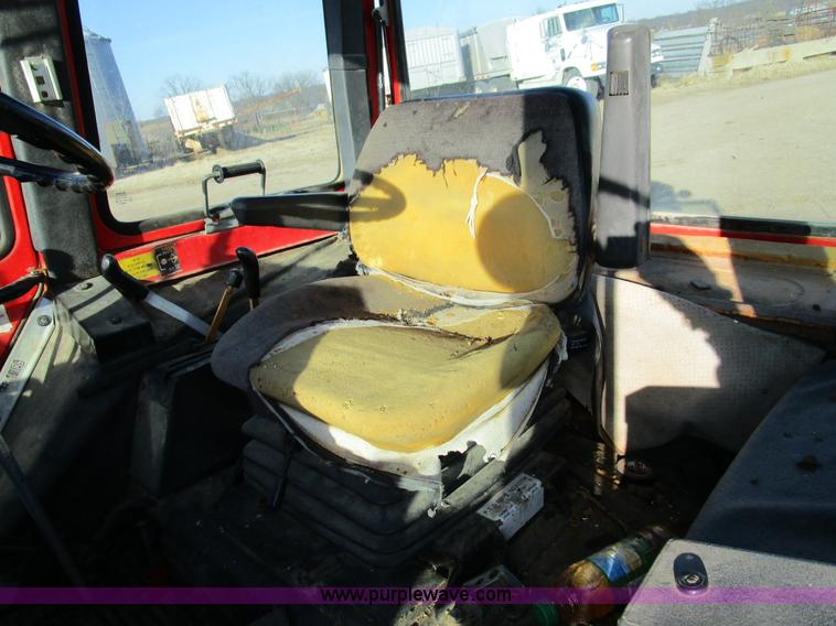 image for item D2246 Belarus 825 MFWD tractor