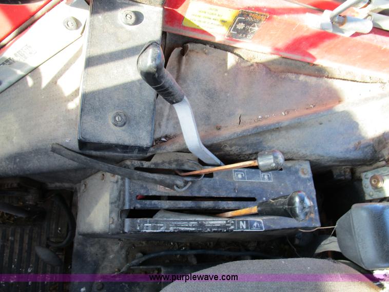 image for item D2246 Belarus 825 MFWD tractor