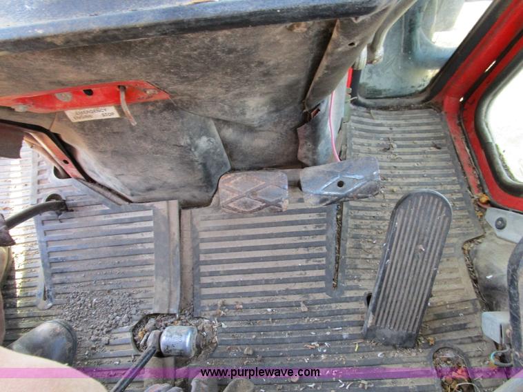 image for item D2246 Belarus 825 MFWD tractor