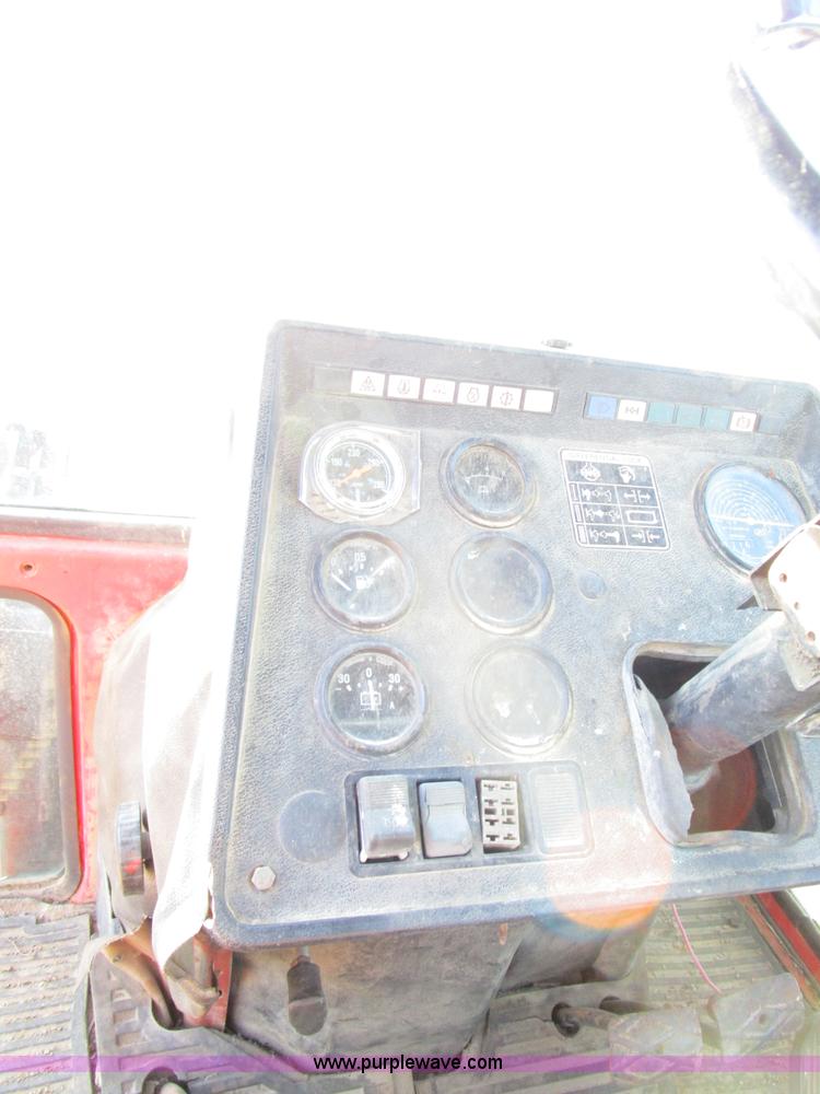 image for item D2246 Belarus 825 MFWD tractor