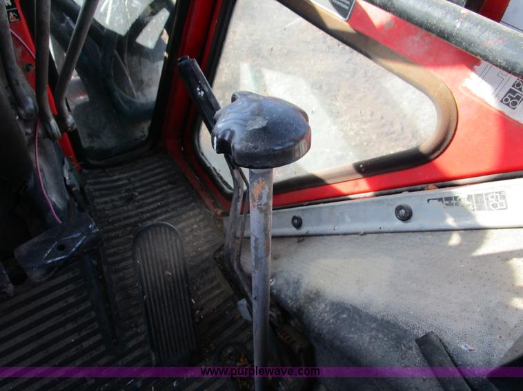 image for item D2246 Belarus 825 MFWD tractor