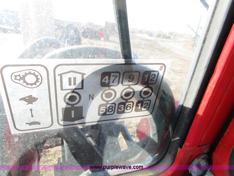 image for item D2246 Belarus 825 MFWD tractor