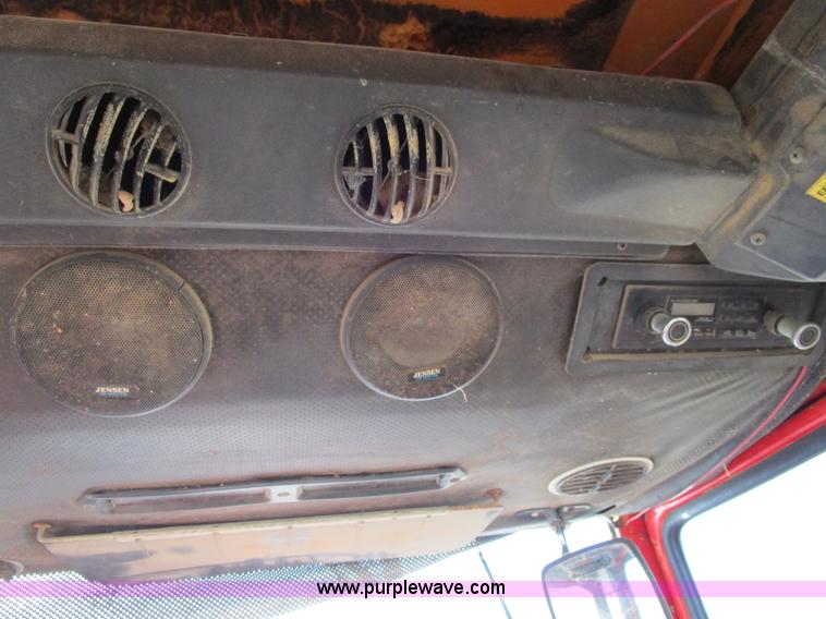 image for item D2246 Belarus 825 MFWD tractor