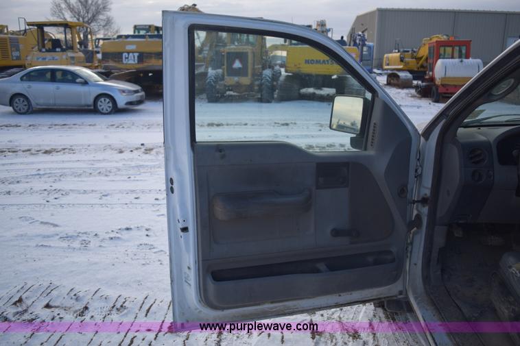 image for item E6075 2007 Ford F150 SuperCab pickup truck