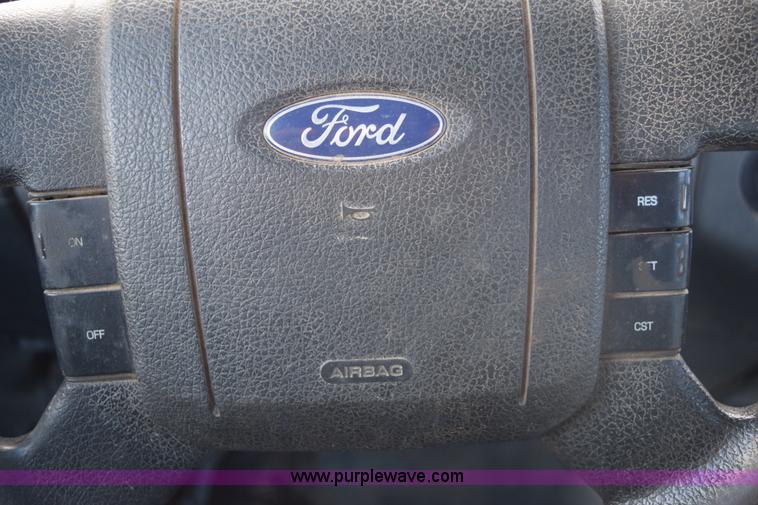 image for item E6075 2007 Ford F150 SuperCab pickup truck