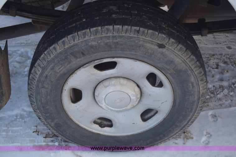 image for item E6075 2007 Ford F150 SuperCab pickup truck