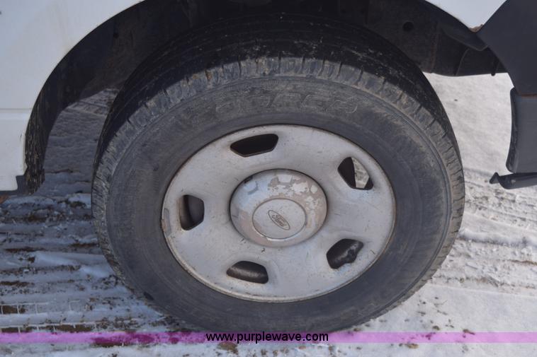 image for item E6075 2007 Ford F150 SuperCab pickup truck