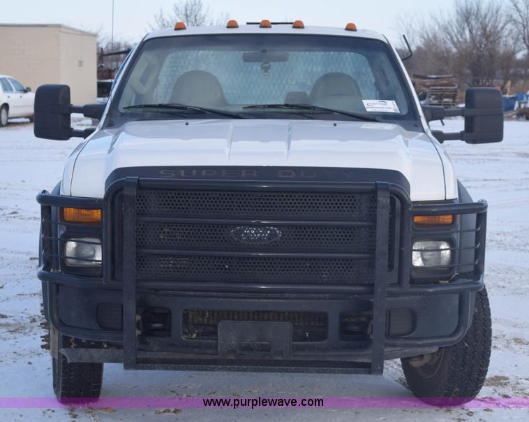 image for item E6076 2008 Ford F450 Super Duty flatbed truck