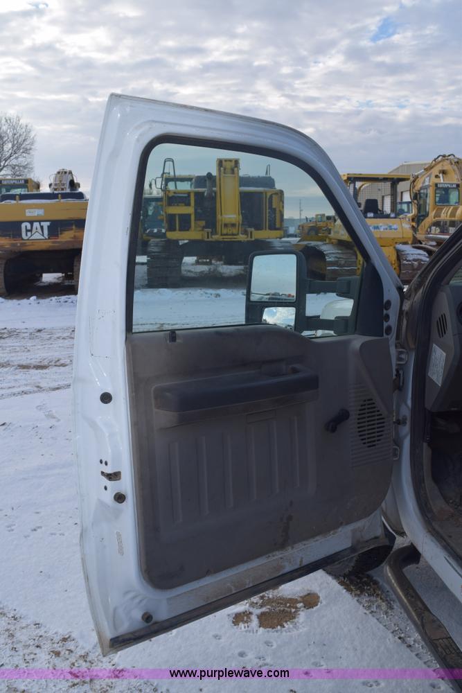 image for item E6076 2008 Ford F450 Super Duty flatbed truck