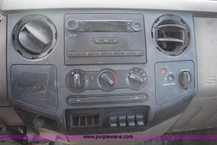 image for item E6076 2008 Ford F450 Super Duty flatbed truck