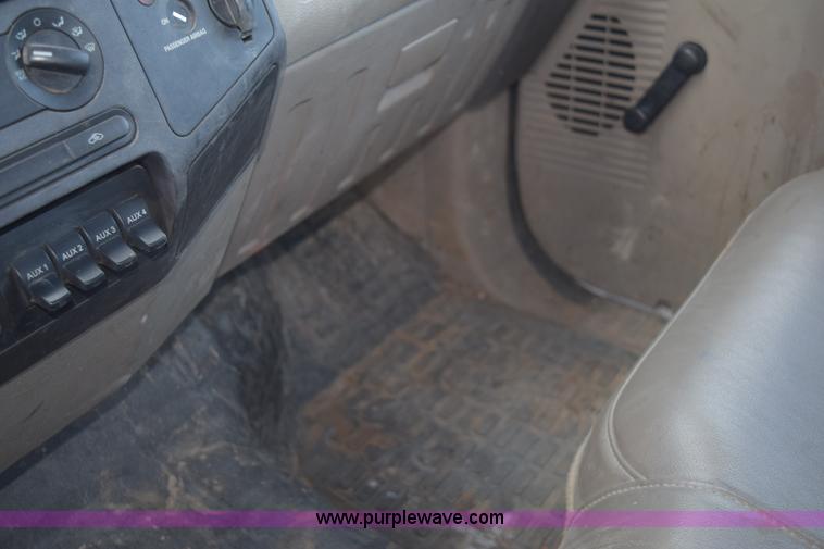 image for item E6076 2008 Ford F450 Super Duty flatbed truck