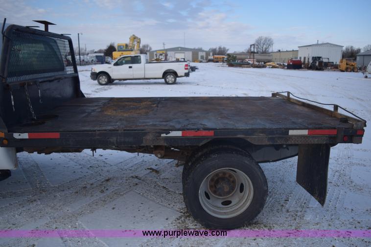 image for item E6076 2008 Ford F450 Super Duty flatbed truck