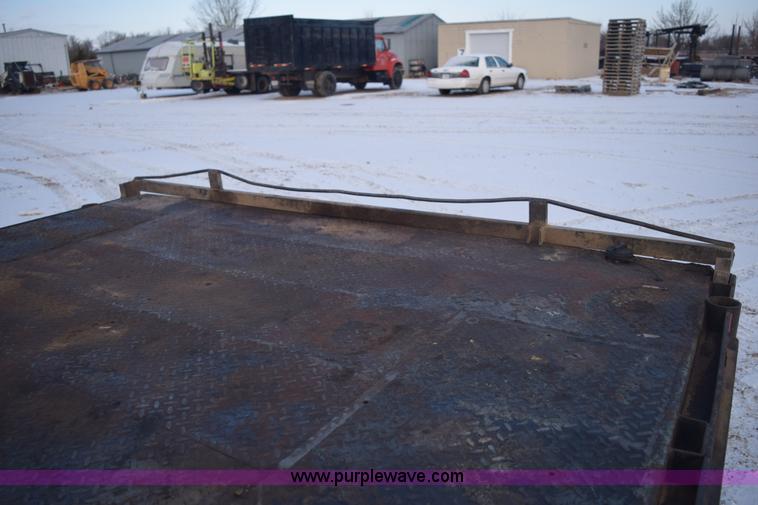 image for item E6076 2008 Ford F450 Super Duty flatbed truck