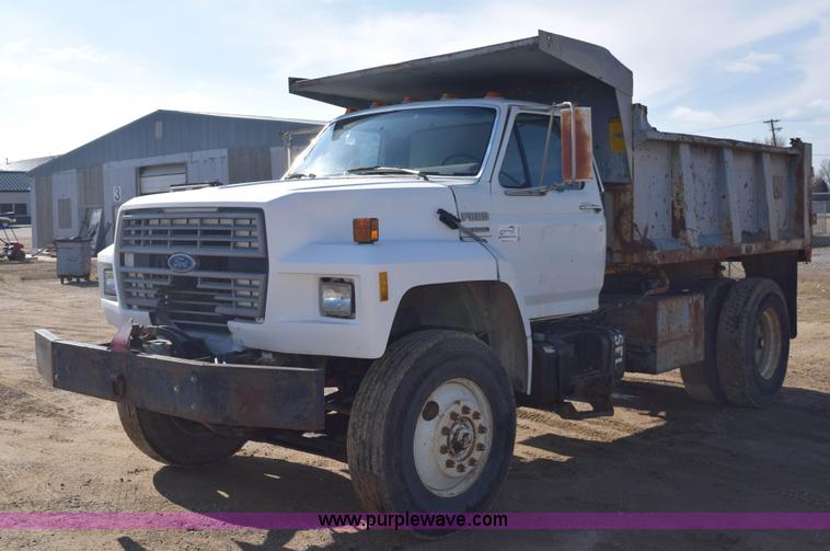 image for item E6088 1991 Ford F800 dump truck