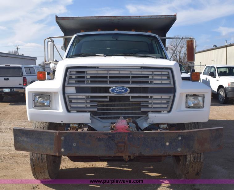 image for item E6088 1991 Ford F800 dump truck