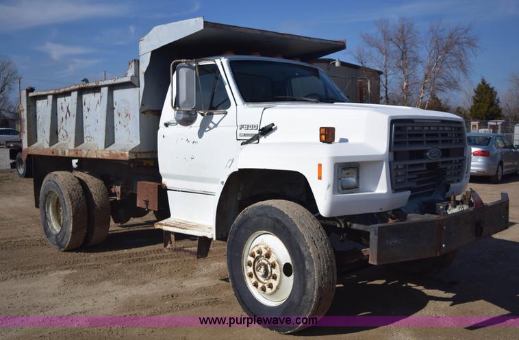 image for item E6088 1991 Ford F800 dump truck
