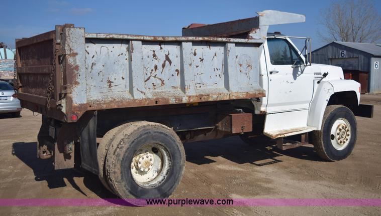 image for item E6088 1991 Ford F800 dump truck