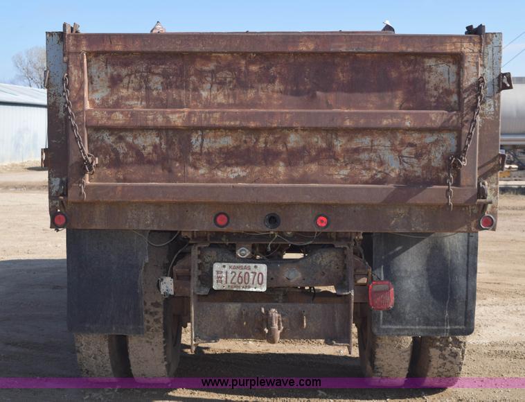 image for item E6088 1991 Ford F800 dump truck