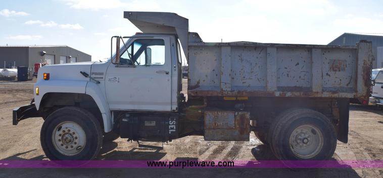 image for item E6088 1991 Ford F800 dump truck