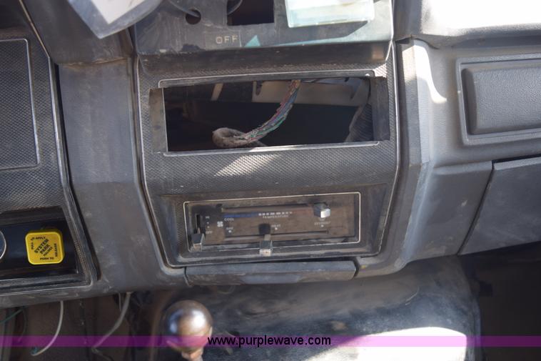 image for item E6088 1991 Ford F800 dump truck