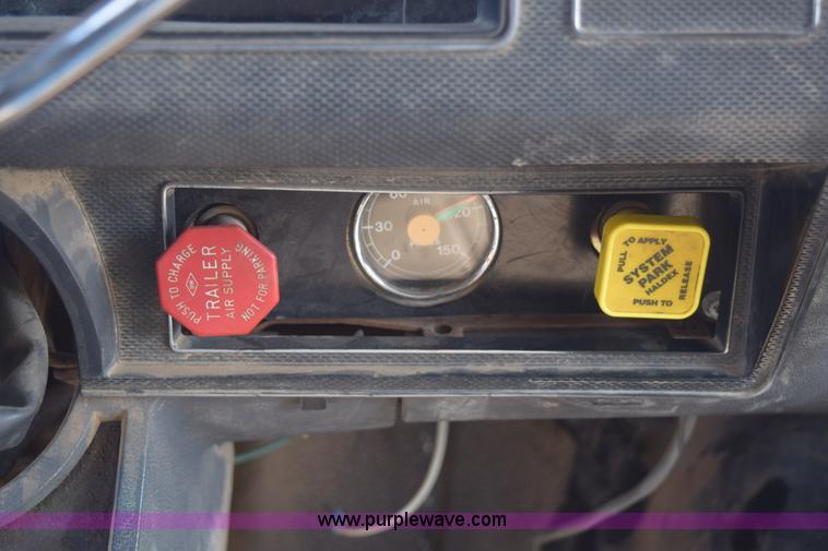 image for item E6088 1991 Ford F800 dump truck