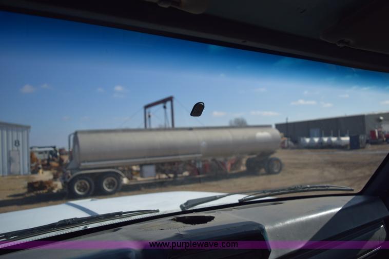 image for item E6088 1991 Ford F800 dump truck