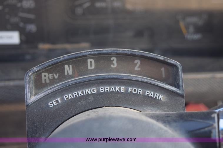 image for item E6088 1991 Ford F800 dump truck