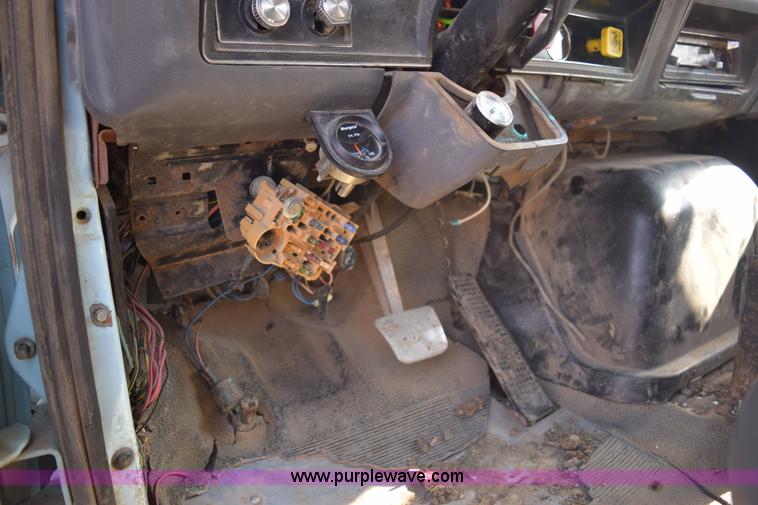 image for item E6088 1991 Ford F800 dump truck