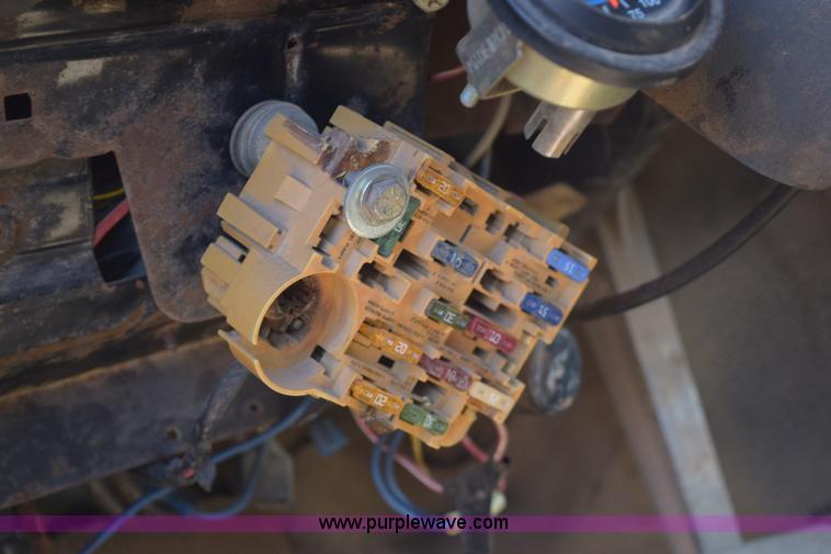 image for item E6088 1991 Ford F800 dump truck