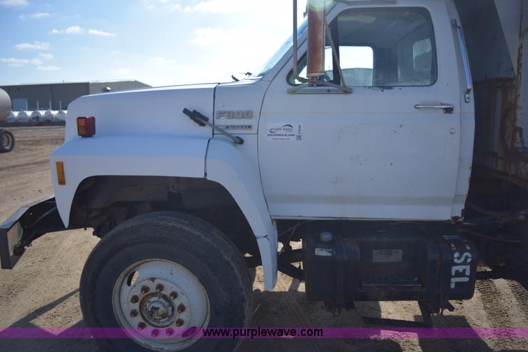 image for item E6088 1991 Ford F800 dump truck