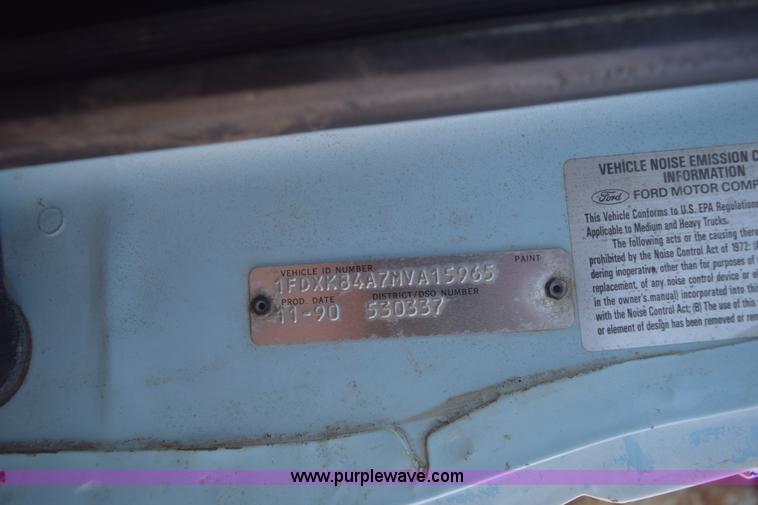 image for item E6088 1991 Ford F800 dump truck