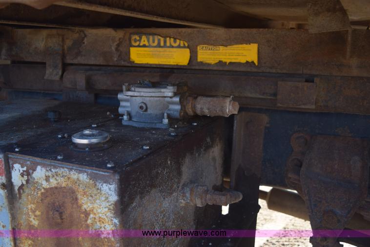 image for item E6088 1991 Ford F800 dump truck