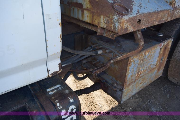 image for item E6088 1991 Ford F800 dump truck
