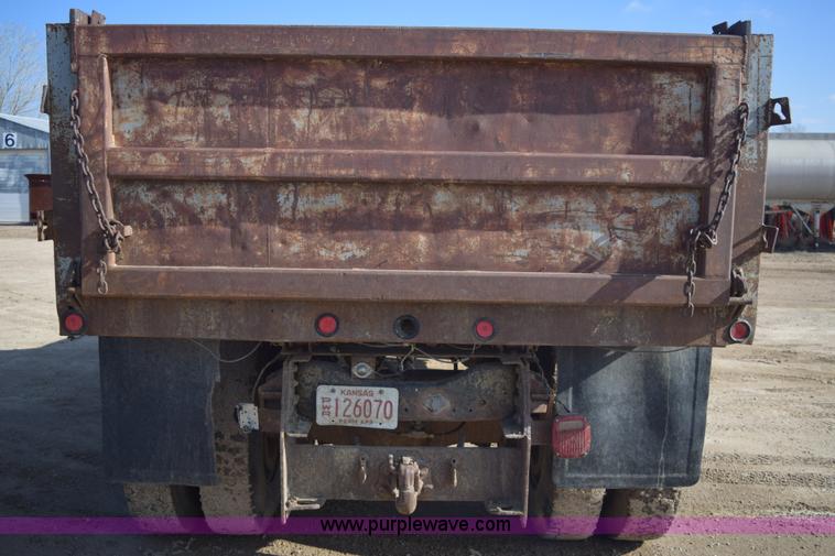 image for item E6088 1991 Ford F800 dump truck