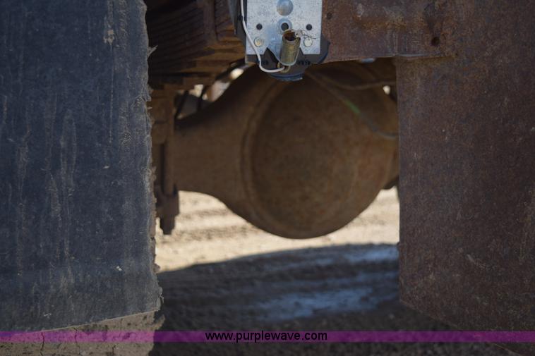 image for item E6088 1991 Ford F800 dump truck