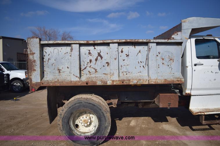 image for item E6088 1991 Ford F800 dump truck