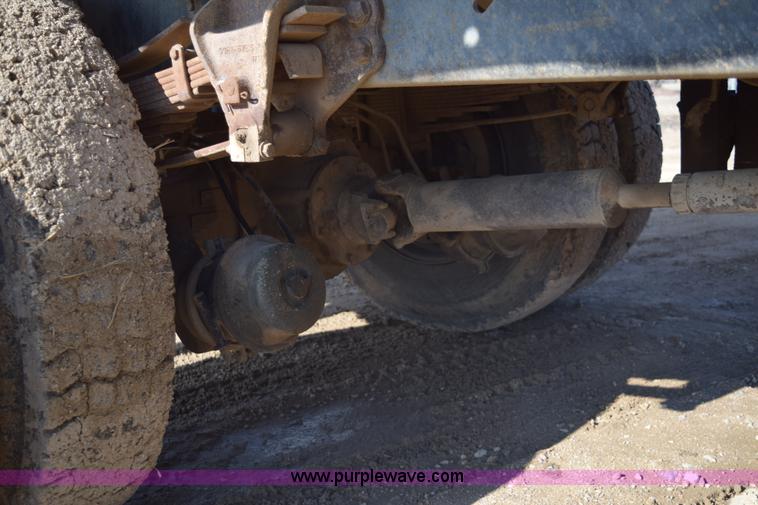 image for item E6088 1991 Ford F800 dump truck