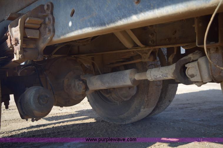 image for item E6088 1991 Ford F800 dump truck