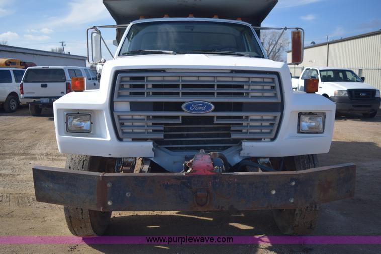 image for item E6088 1991 Ford F800 dump truck