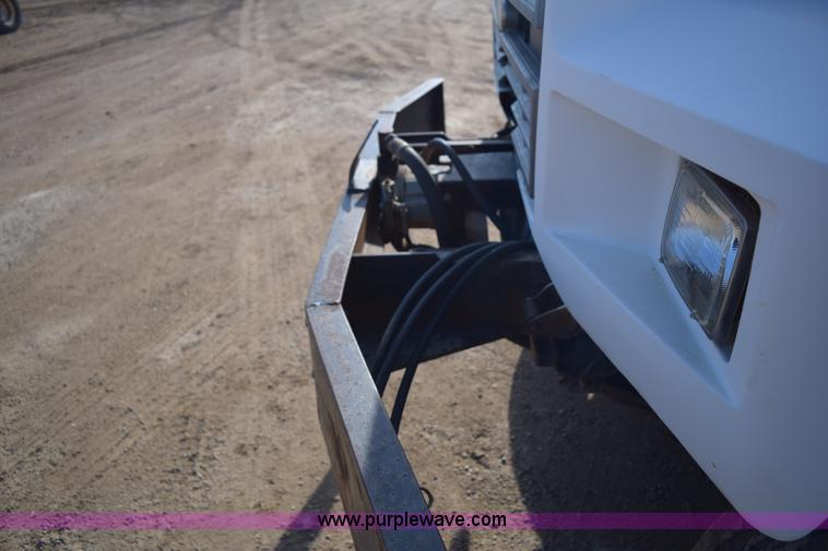 image for item E6088 1991 Ford F800 dump truck