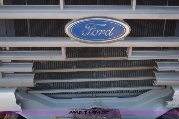 image for item E6088 1991 Ford F800 dump truck
