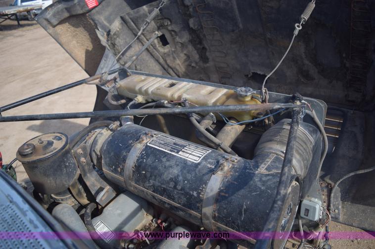 image for item E6088 1991 Ford F800 dump truck