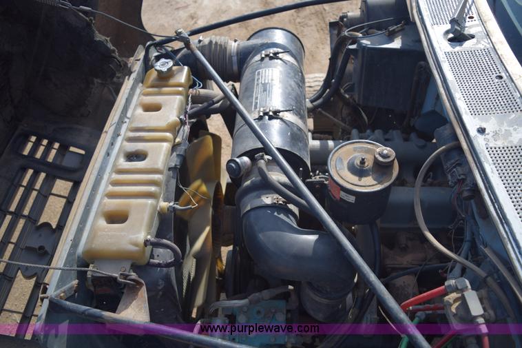 image for item E6088 1991 Ford F800 dump truck