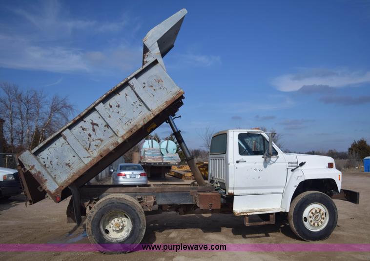 image for item E6088 1991 Ford F800 dump truck