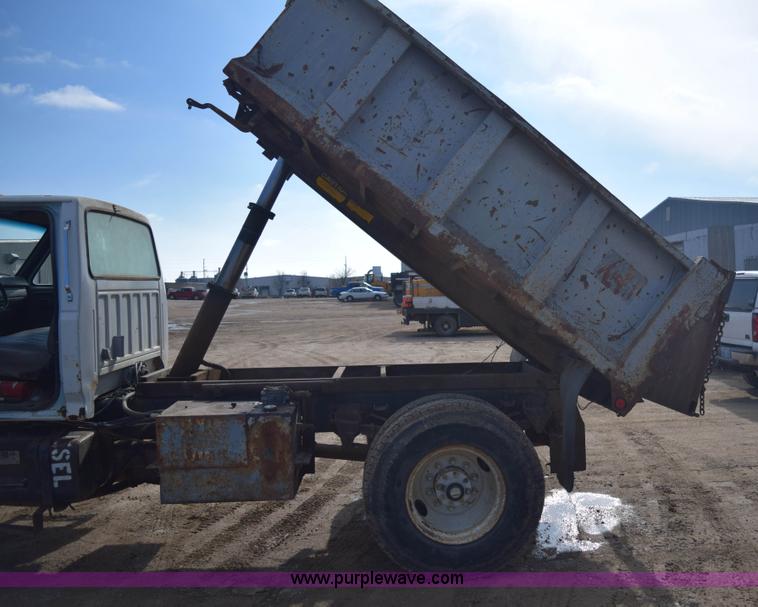 image for item E6088 1991 Ford F800 dump truck