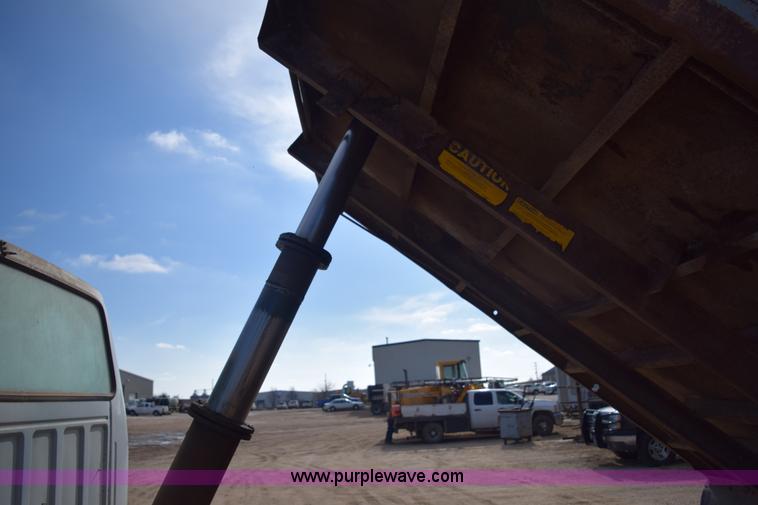 image for item E6088 1991 Ford F800 dump truck