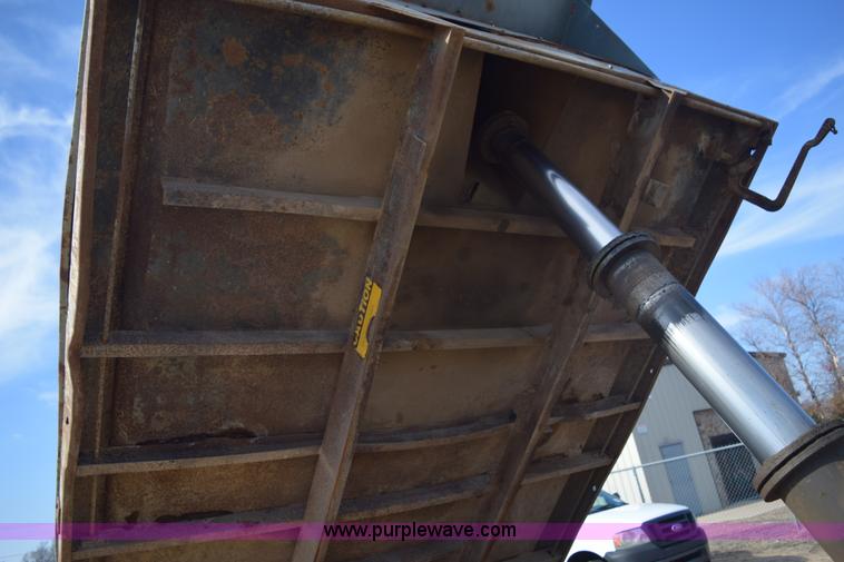 image for item E6088 1991 Ford F800 dump truck