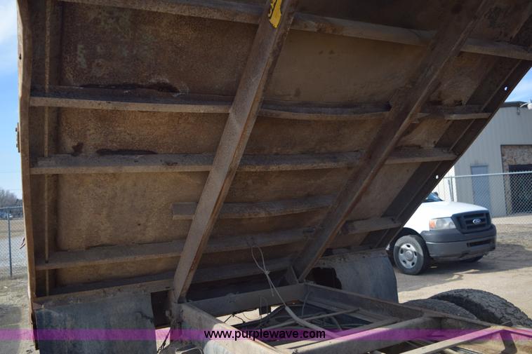 image for item E6088 1991 Ford F800 dump truck