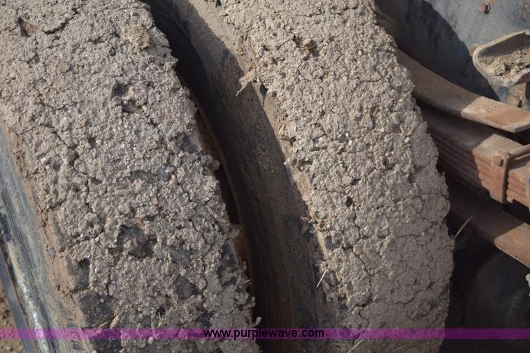 image for item E6088 1991 Ford F800 dump truck