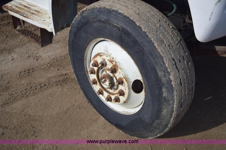 image for item E6088 1991 Ford F800 dump truck